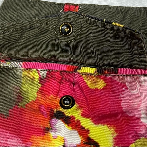 PAM & GELA Soft Army Green Floral Watercolor Shorts Women's Size 4 - Picture 9 of 16